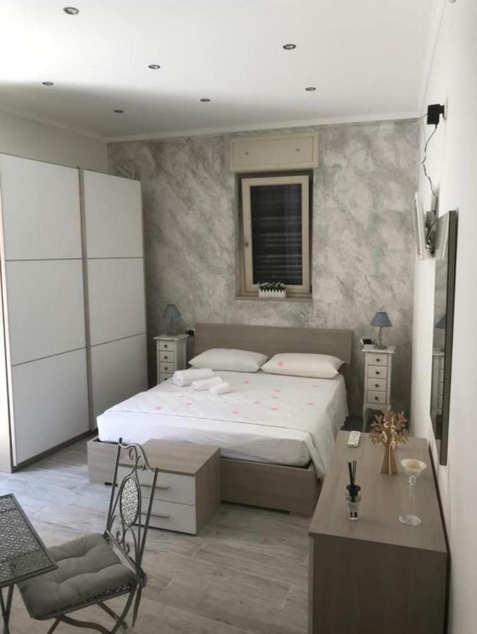 La Maison - Matrimoniale Stornara Exteriör bild