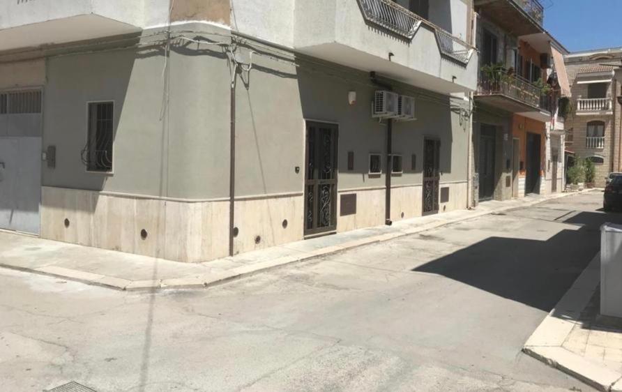 La Maison - Matrimoniale Stornara Exteriör bild